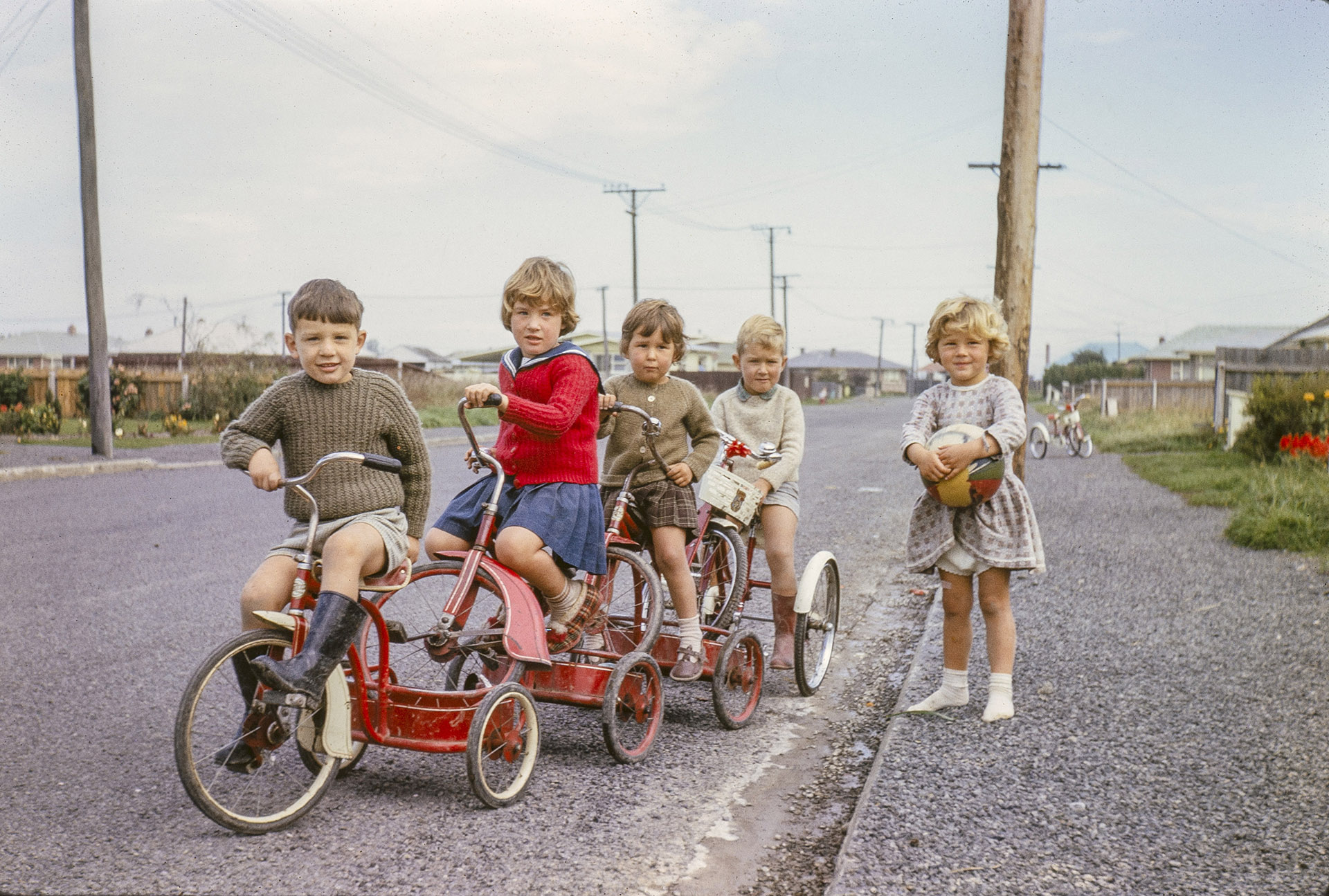 ﻿Sparkling Pictures Big as Life: Preserving Slide Film